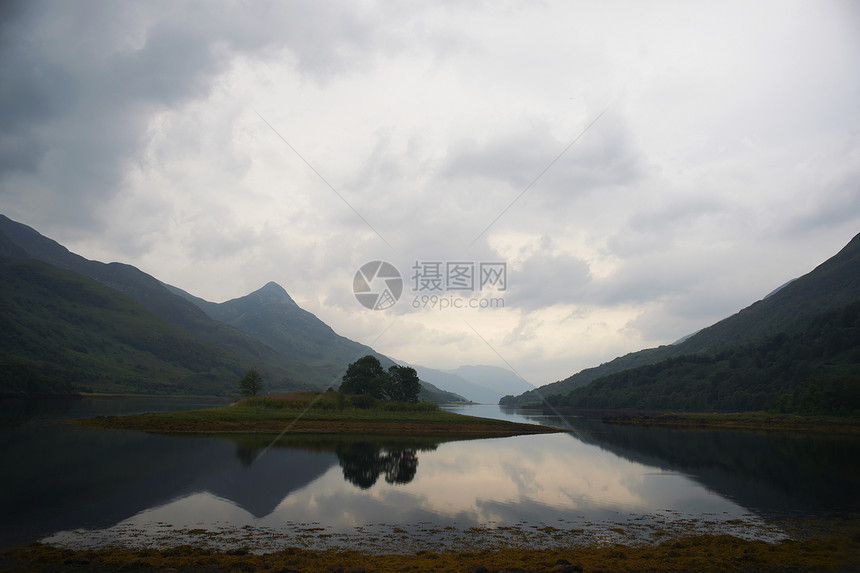 苏格兰山丘和湖图片