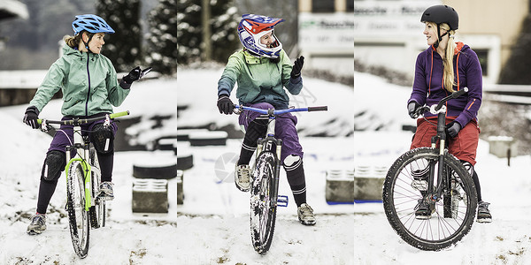 3名骑自行车聊天的女生图片