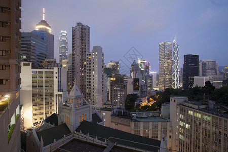 香港黄昏城市建筑的空中视图图片