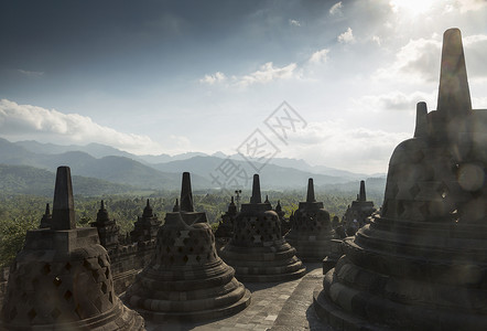 印度尼西亚爪哇博罗布杜尔佛教庙宇屋顶图片