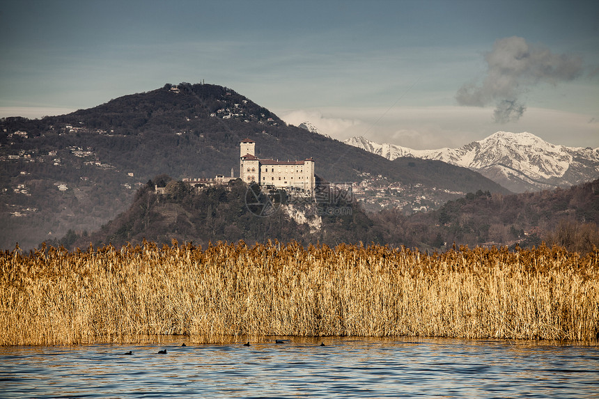 Reeds和CastellodiAngera意大利马吉奥雷湖图片