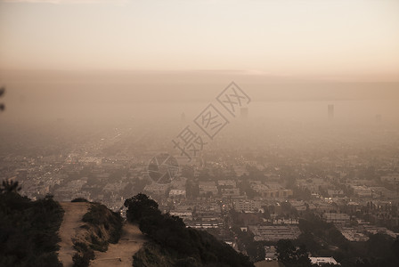 美国加利福尼亚州雷翁峡谷看到的迷雾下的洛杉矶图片