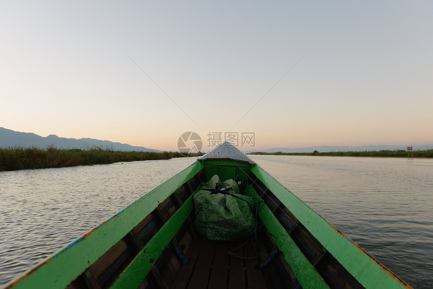 缅甸内尔湖NyaungShwe湖上渔船详情图片