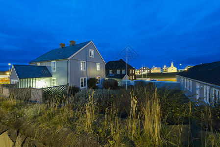 冰岛斯奈费尔斯黄昏时的房屋图片