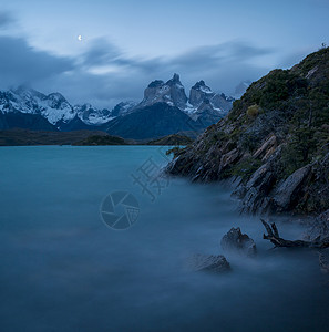傍晚的智利帕塔哥尼亚托雷斯德尔佩恩国家公园图片