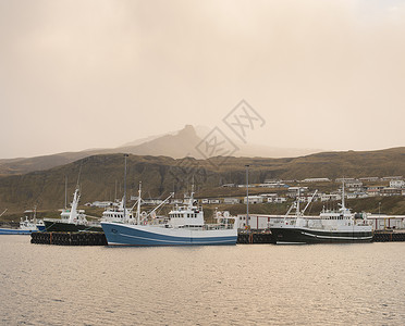 冰岛奥拉夫斯维克内费勒港口渔船图片