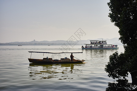 杭州西湖上的渔船图片