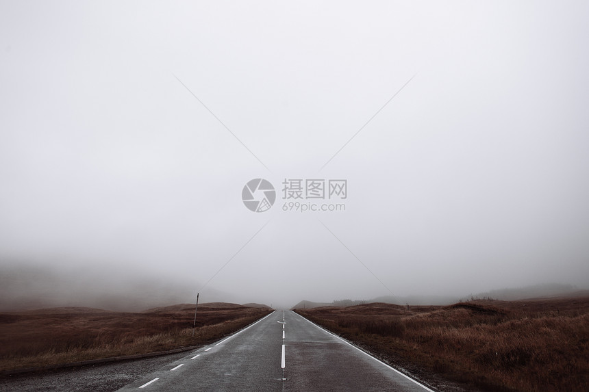 空旷的高速公路图片