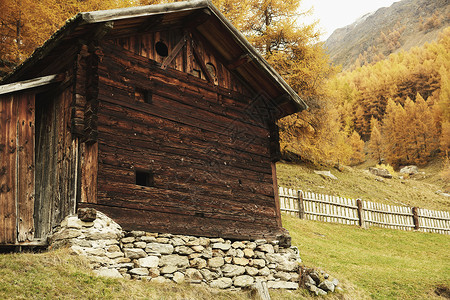意大利南蒂罗尔州瓦塞纳莱斯林地木小屋图片