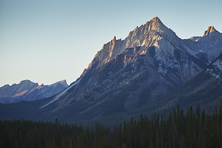 加拿大艾伯塔州路易湖洛基山脉图片