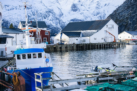 挪威雷纳码头渔船图片