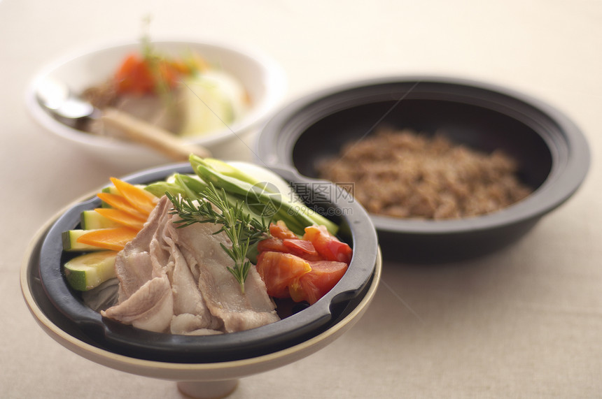 亚洲食品以蒸汽碟子图片