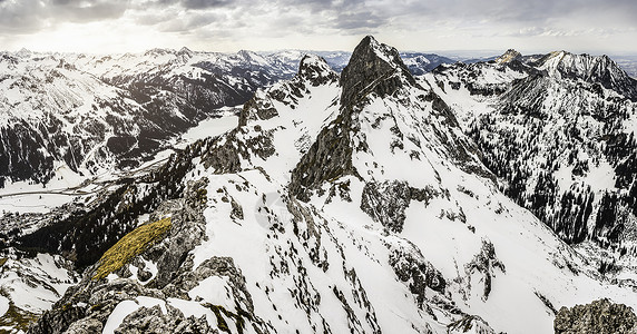 奥地利蒂罗尔坦海姆山脉凯伦斯皮茨雪覆盖山脉高清图片