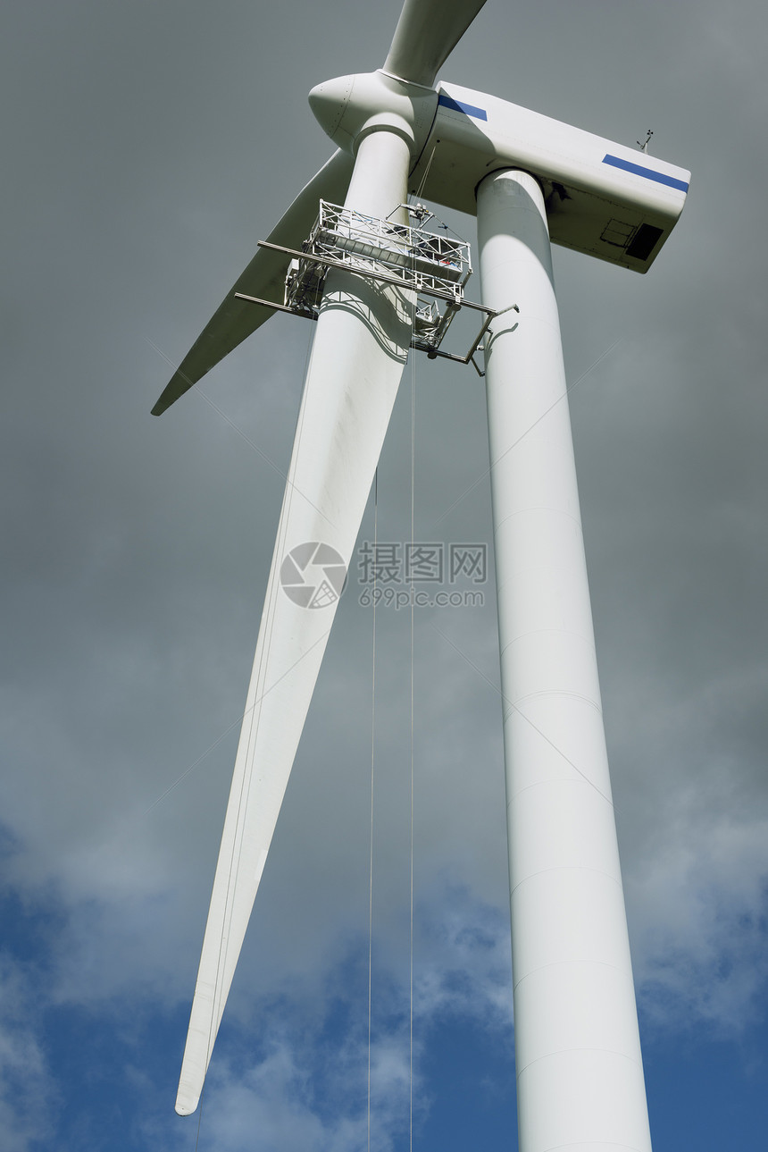 风力涡轮机叶片维修工作图片
