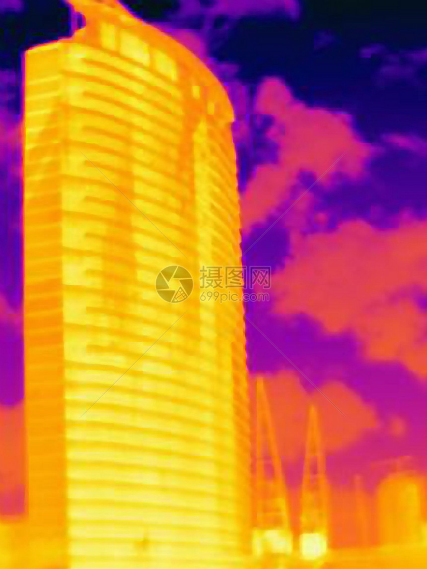 英国伦敦的摩天大楼和建筑起重机热感图像图片