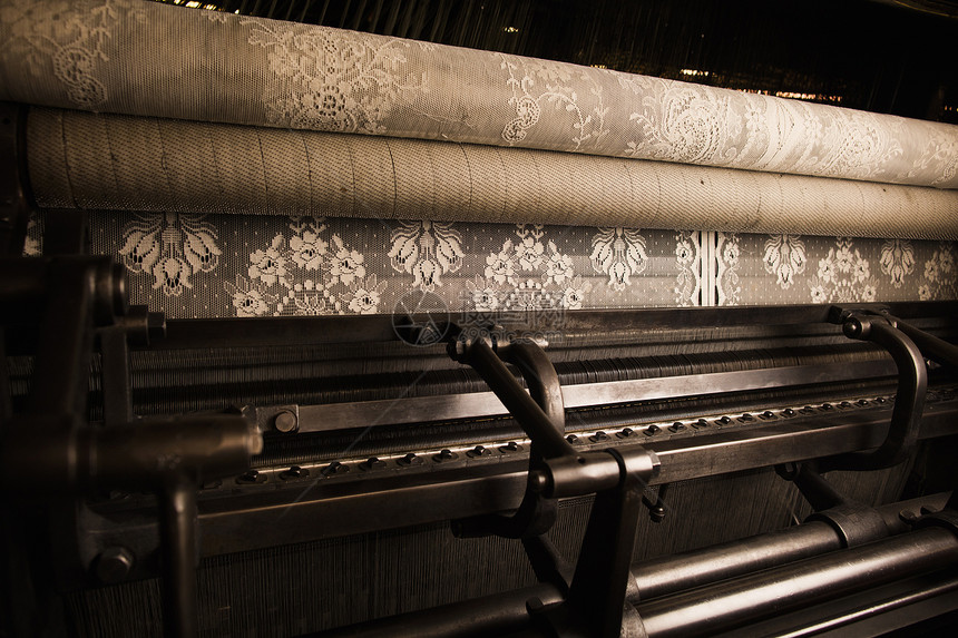 纺织厂旧织机上的复杂花边图片
