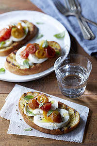 西红柿面包煎蛋奶酪早餐高清图片
