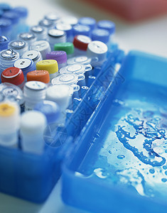临床试验从冷藏库中取出的各种DNA和化学样本背景