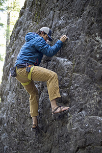 男子攀岩法国圆顶之字形俄勒冈州美国图片