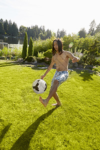 美国华盛顿州西雅图背景湖正在踢足球的人图片