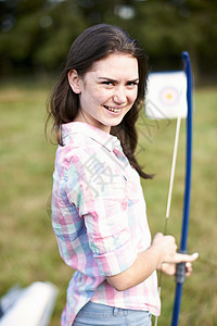 练习射箭的少女画像图片