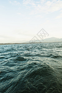 德国巴伐利亚基姆西湖的波浪图片