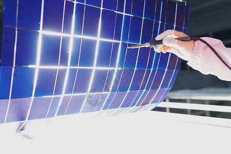 德州太阳谷能电池板组装厂女工高清图片
