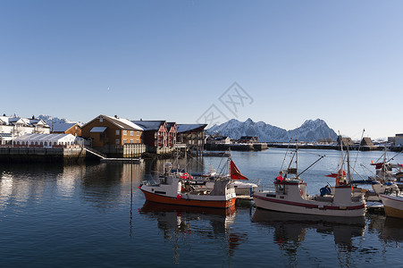 挪威洛福滕群岛港口渔船图片