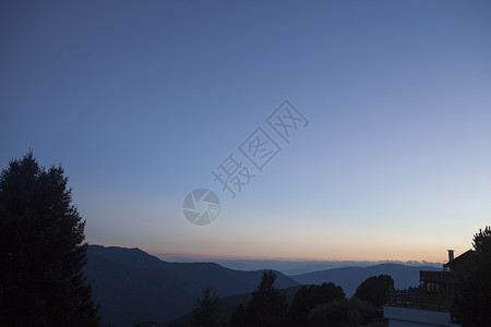 观奥地利布列森多洛米特日落时的光景图片