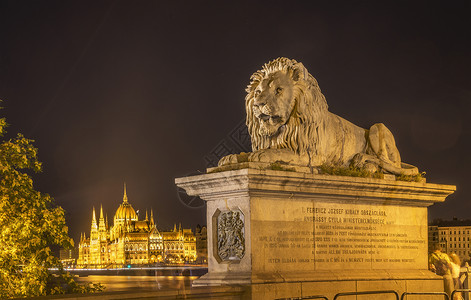 匈牙利布达佩斯狮子雕像图片