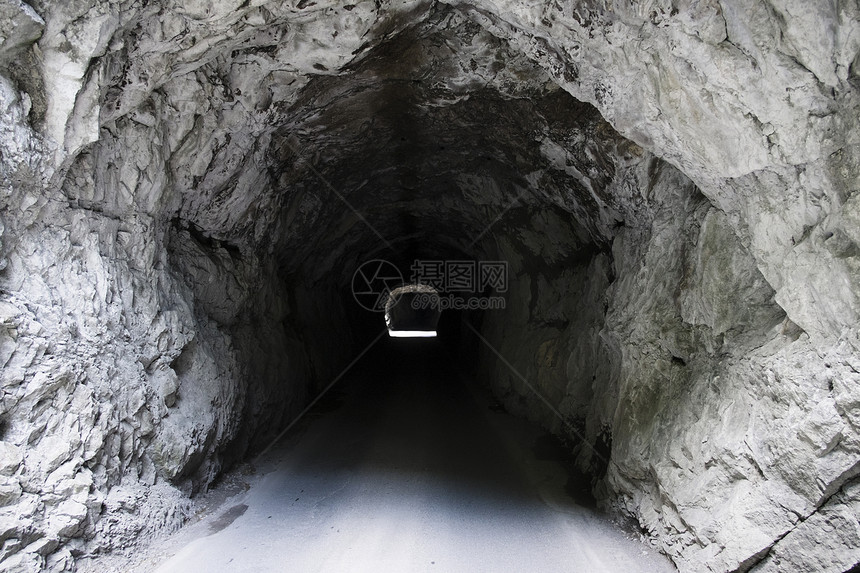 奥地利沃拉尔贝格岩石隧道淡化前景图片