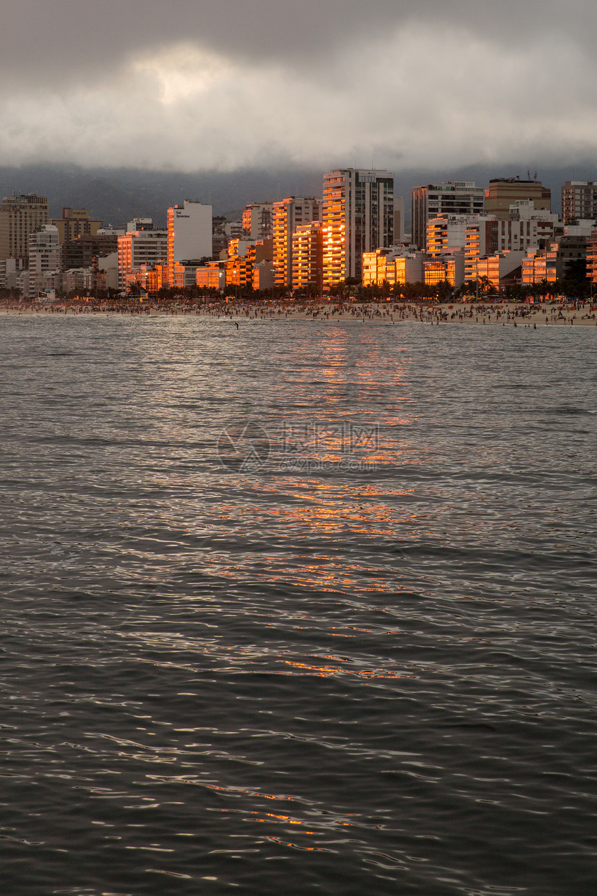 巴西里约热内卢伊帕内马勒布朗海岸线上的建筑物图片