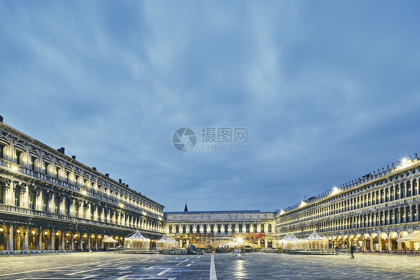 意大利威尼斯黄昏时分的广场图片