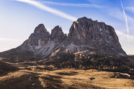 意大利多洛米特山区地貌和崎岖的岩石形成意大利多洛米特图片