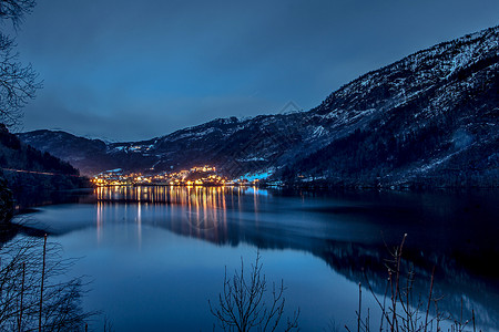 夜间照明大楼挪威格兰文图片