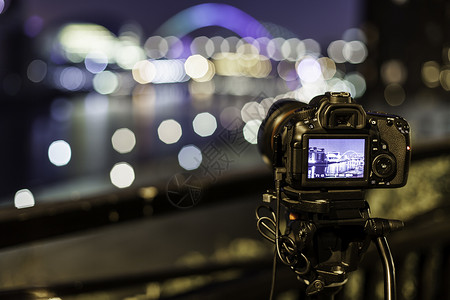 拍摄纽卡斯尔千年桥的相机图片