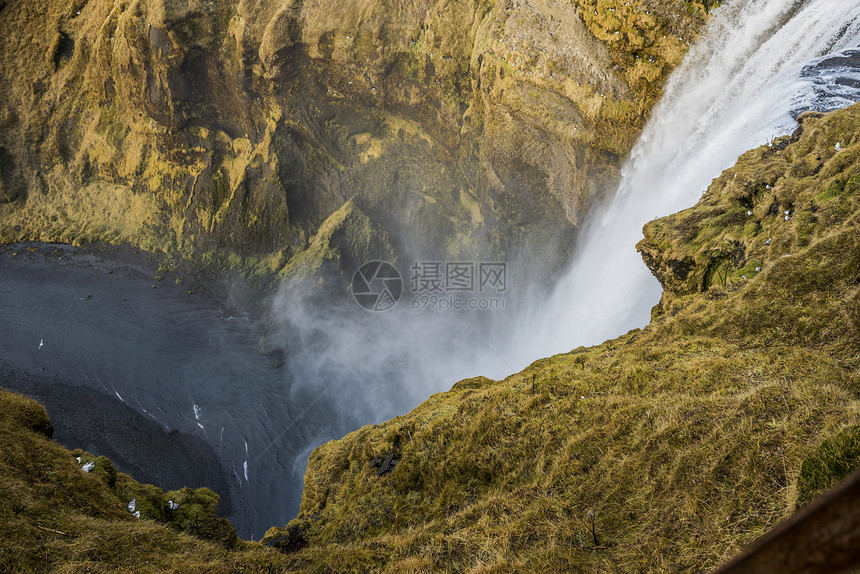 冰岛斯科加福斯瀑布的高角度视图图片