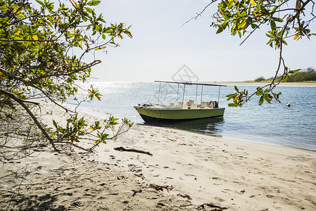 哥斯达黎加瓜纳卡特岛海滩的游艇图片