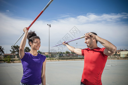 在运动场指导女射手图片