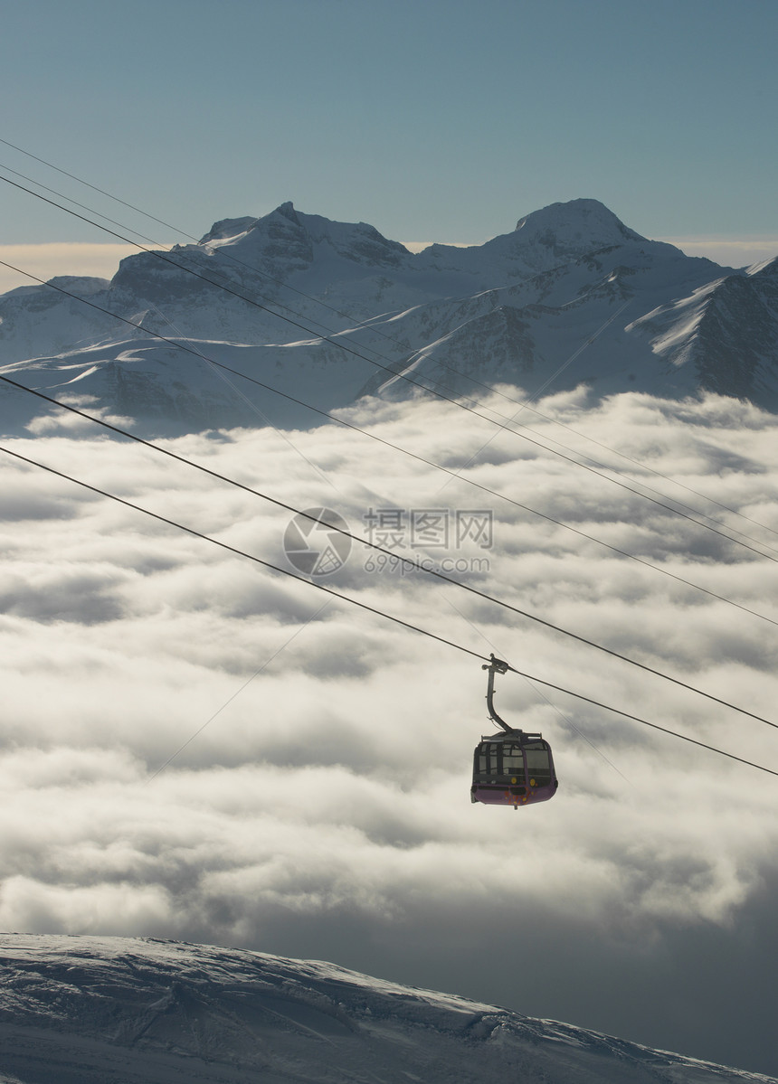 阿尔卑斯山脉的缆车图片