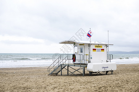 联合王国伯恩茅斯海滩的救生塔图片