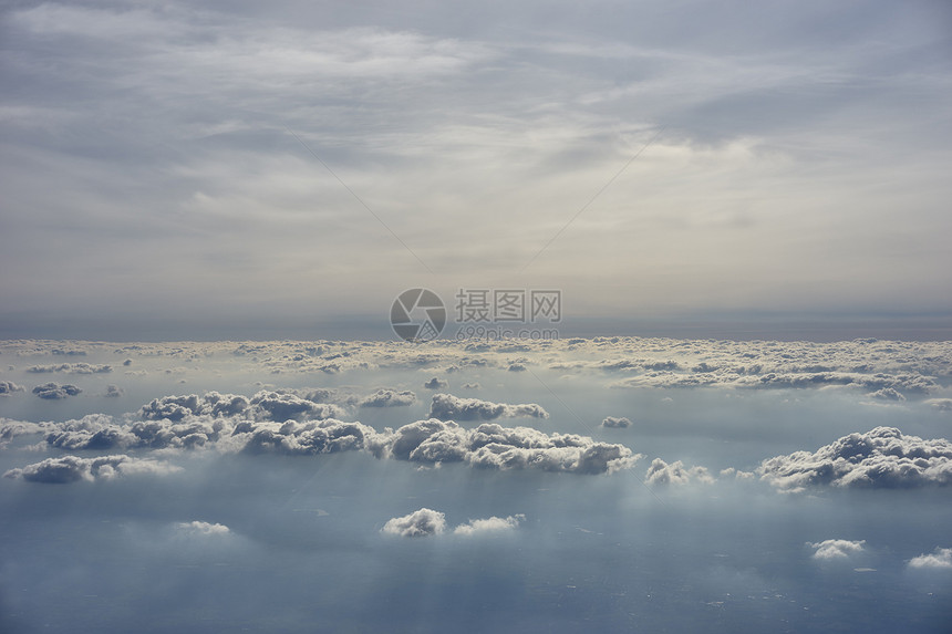 云层上方的全景图
图片