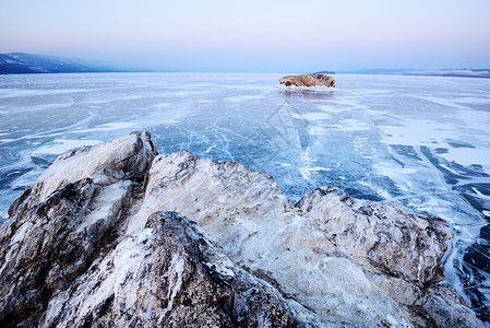 俄罗斯西伯利亚奥尔克洪岛的结冰湖面图片