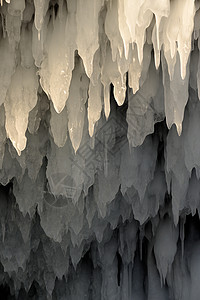 俄罗斯西伯利亚奥尔克洪岛的冰柱列图片