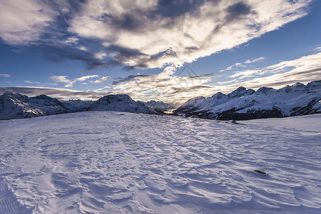 瑞士恩加丁冬季风景图片