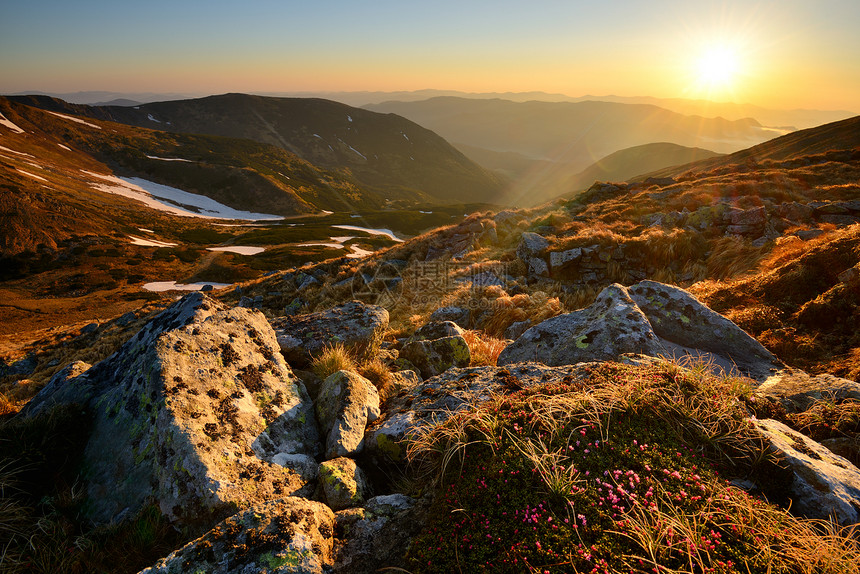 乌克兰地区喀尔巴阡山脊的地貌景观图片
