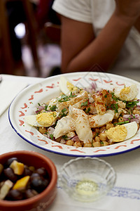 葡萄牙鹰嘴豆和鳕鱼鸡蛋沙拉图片
