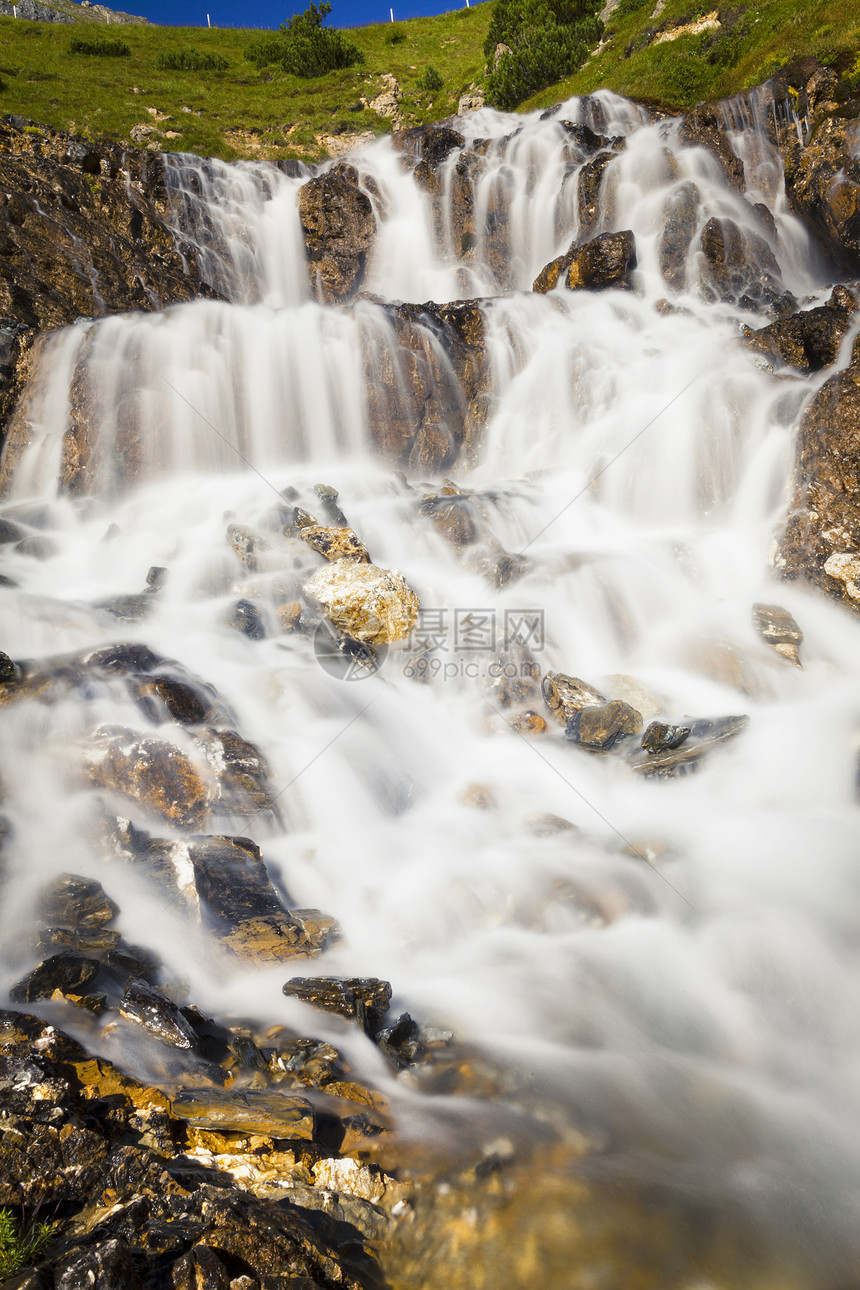 落岩瀑布阿尔拉山口瑞士格劳本登图片