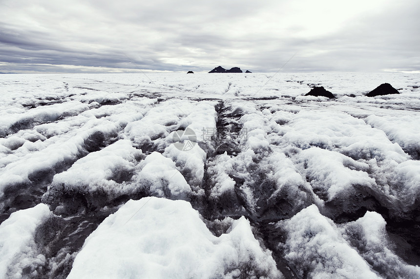 冰雪覆盖地貌和遥远的山脉冰岛图片