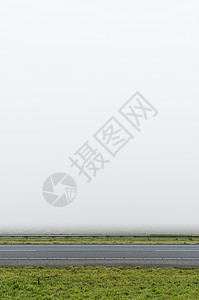 荷兰的大雾高速公路图片